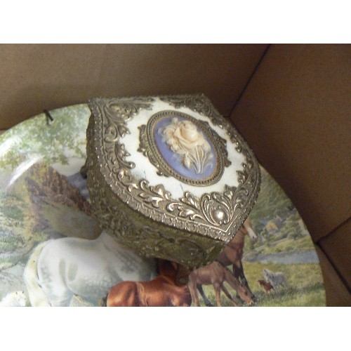 118 - MISCELLANEOUS MIXED BOX, INC CAKE PLATES, CARRIAGE CLOCK, LILLIPUT-STYLE PARK LANE CLOCK, RUBY WEDDI... 