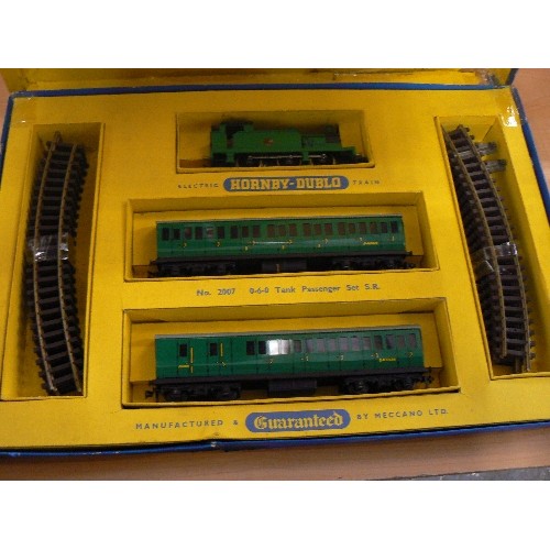 171 - HORNBY DUBLO 2 RAIL ELECTRIC TRAIN BY MECCANO LTD.