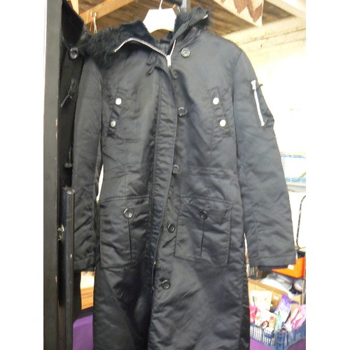 185 - 2 X LADIES BLACK COATS. A DUFFLE COAT, AND A FULL-LENGTH PARKA STYLE. SMALL SIZE. APPEAR IMMACULATE ... 