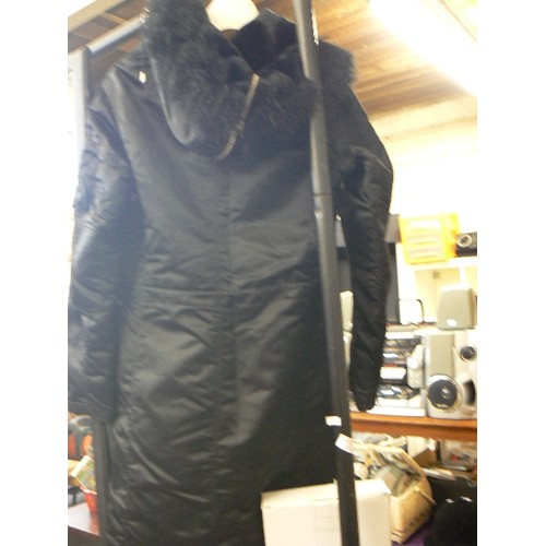 185 - 2 X LADIES BLACK COATS. A DUFFLE COAT, AND A FULL-LENGTH PARKA STYLE. SMALL SIZE. APPEAR IMMACULATE ... 