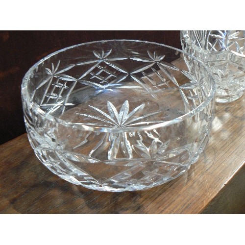 161 - HEAVY CRYSTAL TRIFLE BOWL AND CRYSTAL BASKET.