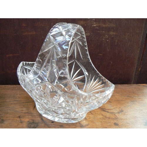 161 - HEAVY CRYSTAL TRIFLE BOWL AND CRYSTAL BASKET.