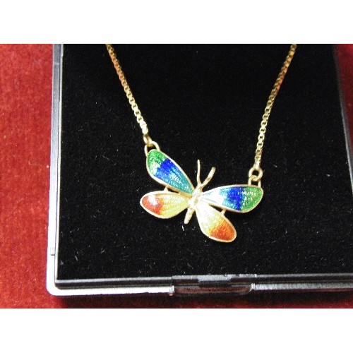 140 - A 18ct GOLD NECKLACE WITH ENAMELLED BUTTERFLY 15