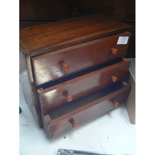 114 - MINIATURE VINTAGE CHEST OF DRAWERS WITH DOVETAIL JOINTS. 3 DRAWERS WITH EARLY AMBER PLASTIC KNOBS.