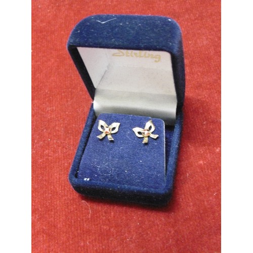 81 - A PAIR OF 9ct GOLD BOW SHAPE EARRINGS BOXED