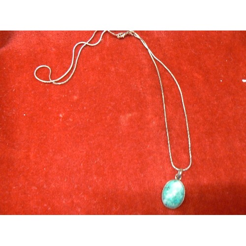 87 - A SILVER PENDENT & CHAIN WITH GREEN STONE AND A PAIR OF SILVER EARRINGS WITH AMBER STONES