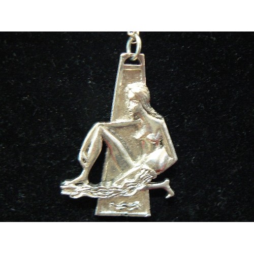 147 - ART NOVEAU PENDANT ON CHAIN SILVER METAL