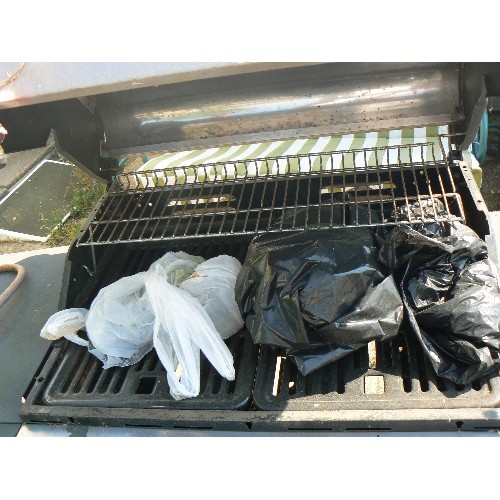 582 - ULTAR 4 BURNER GAS BBQ