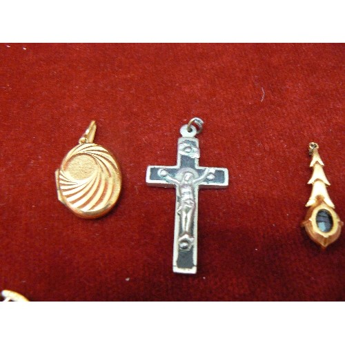 71J - EGYPTION PENDENTAND CHAIN AND PHAROH RING AND A BAG CONTANING A CROSS LOCKET AND PENDANTS