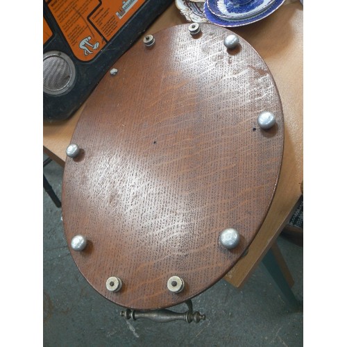 441 - LIGHTWEIGHT VINTAGE OVAL TEA TRAY. WITH ALUMINIUM BALL FEET, HANDLES & EDGING.