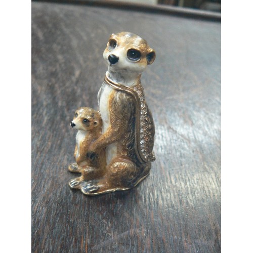 449 - JEWELLED MEERKAT & BABY 'FABERGE STYLE' TRINKET BOX BY DEVA-AUSTRALIA. UPPER BODY IS HINGED TO REVEA... 