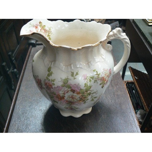 252 - JUG AND BOWL SET IN DARK GREEN WITH FRUIT DETAIL, AND A LARGE CREAM WASH JUG WITH PRETTY FLOWERS.