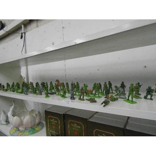 73 - LARGE QUANTITY OF SMALL PLASTIC COMBAT SOLDIERS. SOME WITH MISSING ARMS.