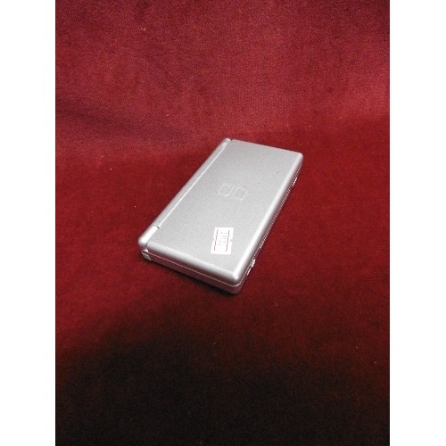 80 - NINTENDO DS LITE.