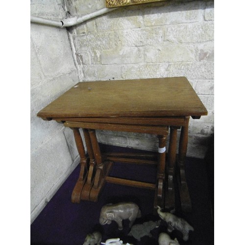 178 - NEST OF 3 OAK TABLES. MID CENT.