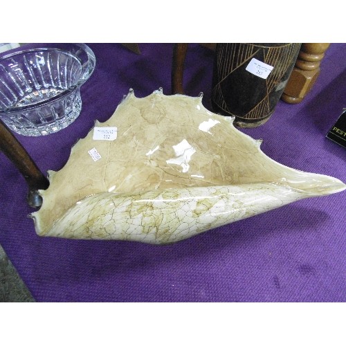 212 - BEAUTIFUL CURVED GLASS CONCH SHELL SHAPED BOWL.