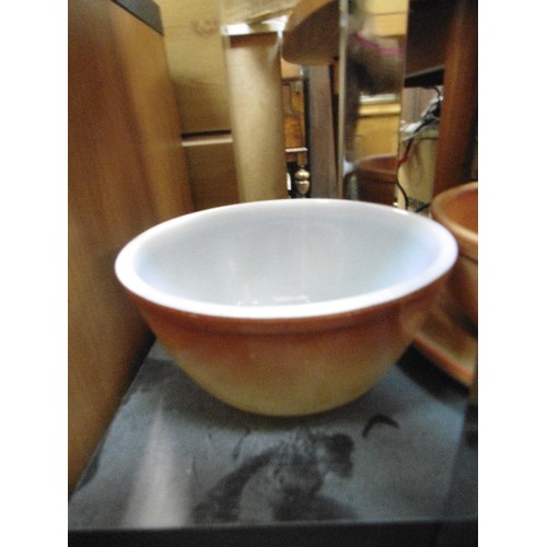 342 - LIDDED, 2-HANDLED OVEN CROC, WITH MATCHING PLATTER AND LARGE BOWL. ALSO A PYREX STYLE BOWL OF THE SA... 