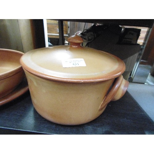 342 - LIDDED, 2-HANDLED OVEN CROC, WITH MATCHING PLATTER AND LARGE BOWL. ALSO A PYREX STYLE BOWL OF THE SA... 