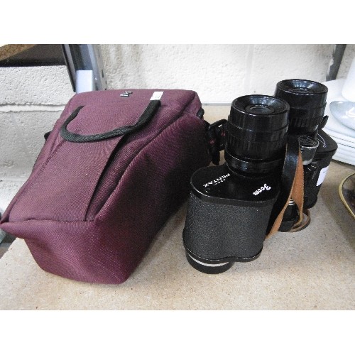 380 - PENTAX ASAHI 568 BINOCULARS. 15 X. WITH PADDED CASE.