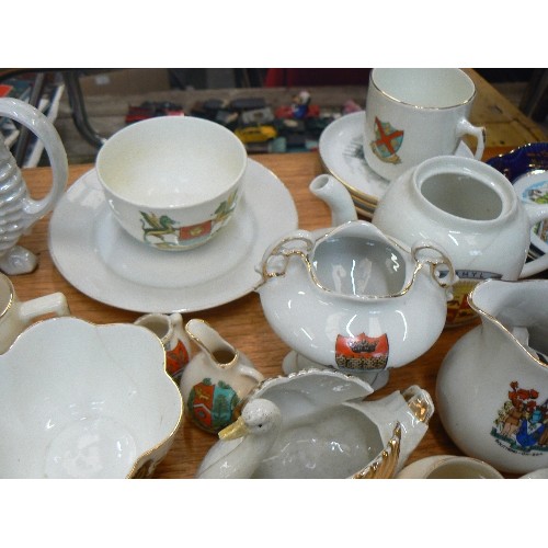 387 - LARGE QUANTITY OF VINTAGE CRESTWARE. INC 3 LARGE PEARLESCENT PCS.