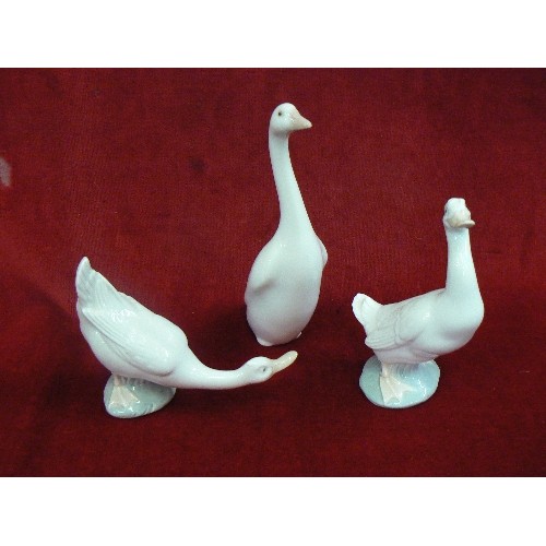 76 - A LLADRO GOOSE, TOGETHER WITH 2 X LLADRO NAO GEESE.