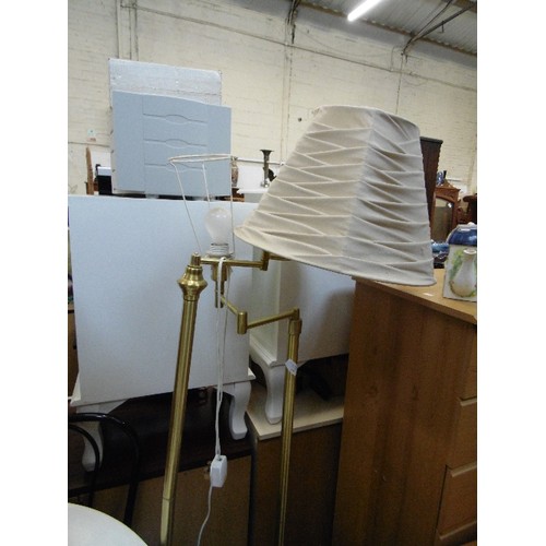 395 - 2 X BRUSHED BRASS STANDARD LAMPS WITH ADJUSTABLE SWIVEL ARM TOPS. 1 HAS CREAM SHADE.