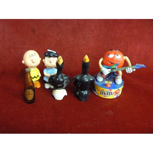 246 - PEANUTS CHARACTERS, M&M'S DANCING GUITAR MAN, MINIATURE GUINNESS BOTTLE, AND 2 PIE BIRDS.