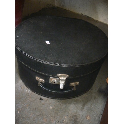 137 - VINTAGE LEATHERETTE HAT BOX, ALSO A LEATHER MUSIC BAG.