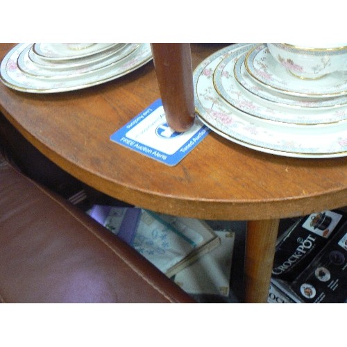 431 - GOOD QUALITY G-PLAN STYLE RETRO-VINTAGE TEAK, EXTENDING TABLE WITH CURVED 'CORNERS' .