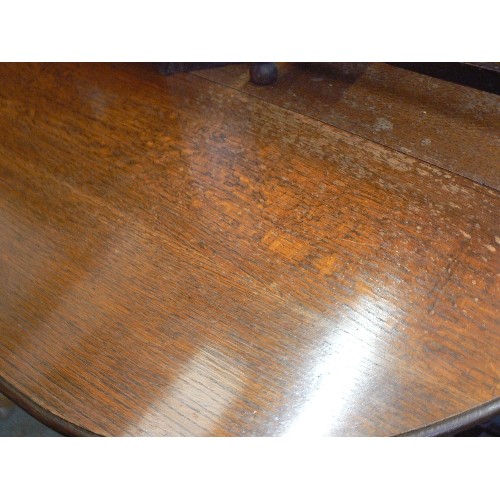 447 - VINTAGE OAK OVAL DROP-LEAF TABLE WITH BARLEYTWIST LEGS. ALSO 2 OAK CHAIRS WITH LEATHERETTE SEATS[1 C... 