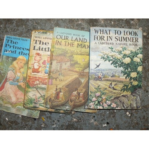 408 - STACK OF CHILDRENS VINTAGE BOOKS, INC ROBINSON CRUSOE, LADY & THE TRAMP, JUNGLE BOOK, PARADISE GALOR... 