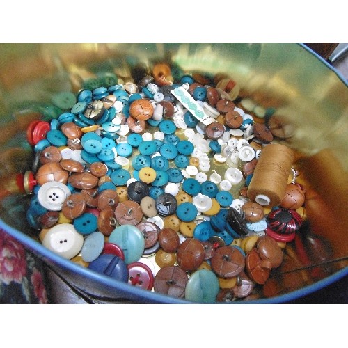 572 - 2 TINS OF MIXED BUTTONS AND SMALL FABRIC COVERED SEWING BOX