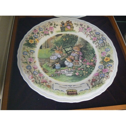 200 - 5 X WEDGEWOOD LIMITED EDTION BONE CHINA PLATES 'FOXWOOD TALES' BY BRIAN PATERSON. INC 'FOXWOOD REGAT... 