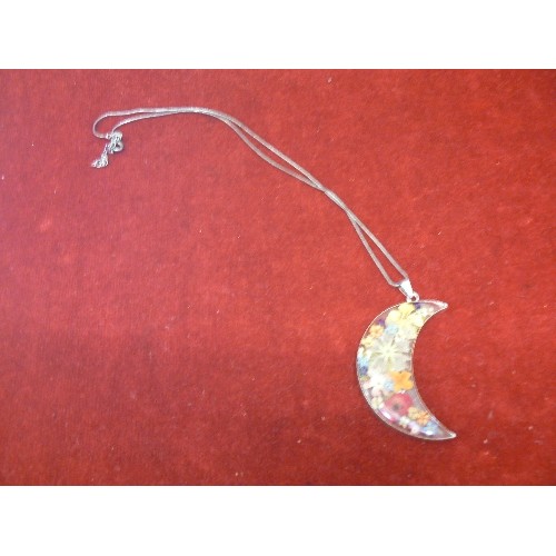 27 - A LARGE SILVER PENDANT OF FLOWERS SET IN RESIN IN THE SHAPE OF THE CRESCENT ON SILVER CHAIN