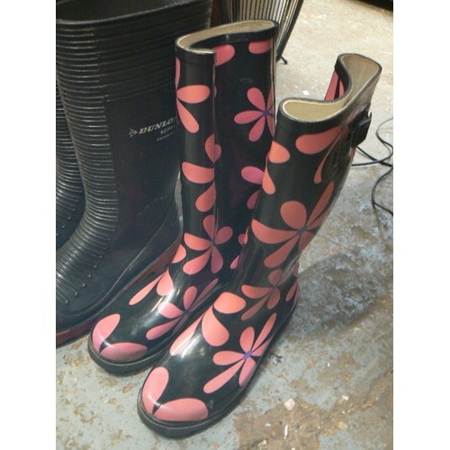 355 - DUNLOP WELLIES. HEAVY DUTY ACIFORT STEEL TOE-CAPPED BLACK 44/10, AND BLACK WELLIES WITH PINK FLOWERS... 