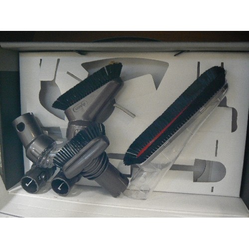 478 - DYSON HOME CLEANING KIT. CLEANING TOOLS & BRUSHES TO FIT ALL DYSON VACUUMS. APPEARS UNUSED/BOXED.