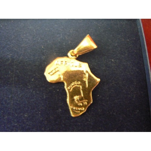 34 - A 18ct GOLD PLATED PENDANT