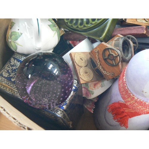 564 - BOX OF MIXED ITEMS - PAPERWEIGHT, OVEN PRIDE, WOODEN CANNON, DRAGON ETC