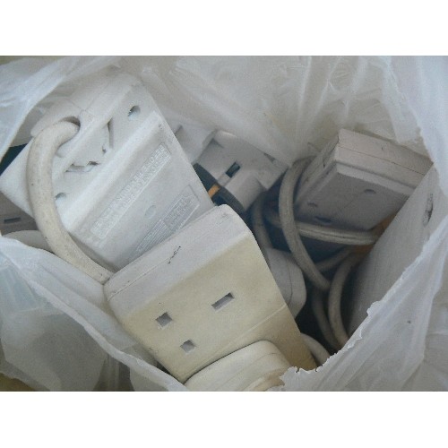 578 - BOX OF EXTENSION CORDS AND PLUGS