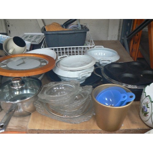 599 - BAY OF KITCHEN ITEMS - PLATES, BOWLS, SAUCEPANS, ETC