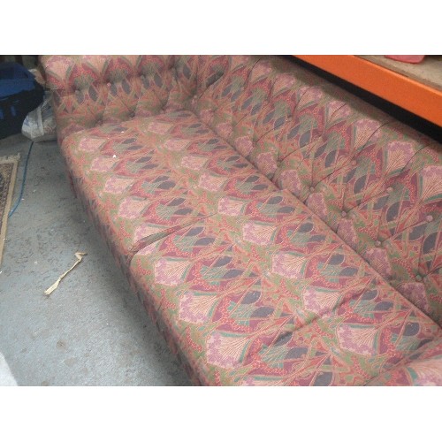 600 - A TWO SEATER CHESTERFIELD SOFA WITH BUTTON BACK AND ARMS. UPHOLSTERED IN LIBERTY OF LONDON LINEN UNI... 