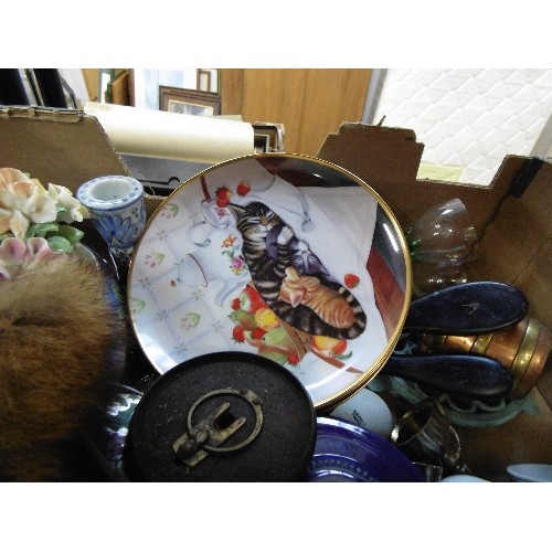 425 - CRATE FULL OF MIXED DECORATIVE AND HOUSEHOLD. INC BLUE ENAMEL TEAPOT, FISHING REEL, PLATES, TRINKET ... 