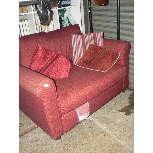 496 - SNUGGLER CHAIR/LOVE SEAT, IN DEEP RED TEXTURED FABRIC. WITH 3 SCATTER CUSHIONS.