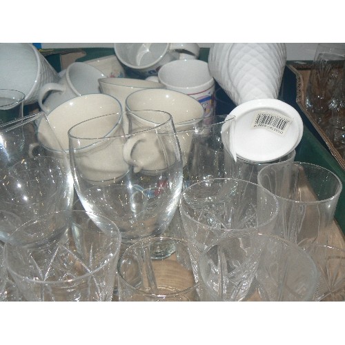 506 - LARGE QUANTITY OF GLASSWARE, INCLUDES HOUSEHOLD ITEMS, CAKE STANDS, BOWLS, JUGS ETC, ALSO DRINKING G... 