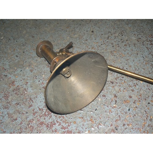 206 - VINTAGE BRASS LIGHT. LONG STEM.