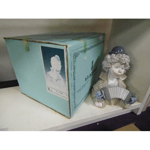 73 - LLADRO CLOWN  FINE MELODY(B) 010055855585, PLAYING ACCORDIAN/SQUEEZE BOX. WITH ORIGINAL BOX.