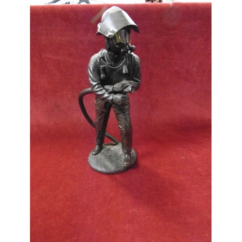 74 - FIREFIGHTER FIGURE. RESIN GOOD DETAIL