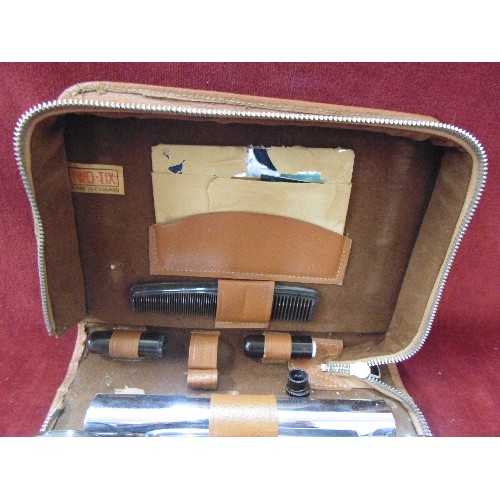 108 - GENTS VINTAGE GROOMING KIT. IN LEATHER CASE.