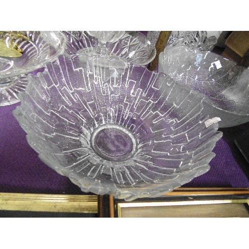 112 - GOOD QUALITY HEAVY LEAD CRYSTAL GLASS BOWLS AND VASES. 5 X LARGE TRIFLE/SALAD BOWLS, AND 2 X VASES.