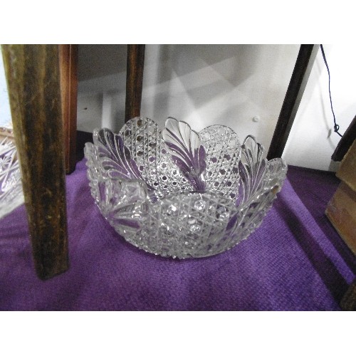 112 - GOOD QUALITY HEAVY LEAD CRYSTAL GLASS BOWLS AND VASES. 5 X LARGE TRIFLE/SALAD BOWLS, AND 2 X VASES.